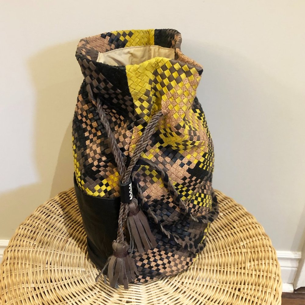 🌟Host Pick!🌟 Rabeanco Woven Leather Bucket Bag - Picture 2 of 15